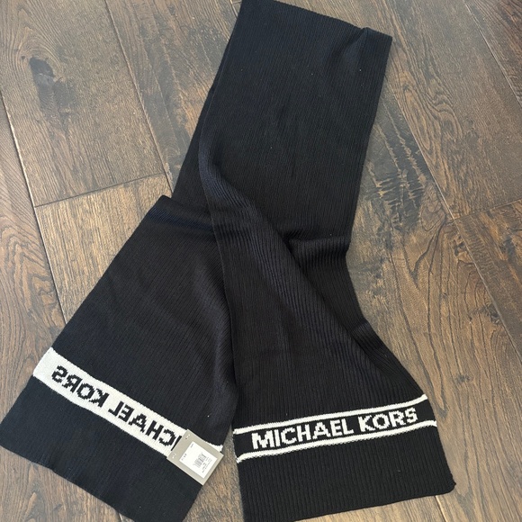 NWT Michael Kors Scarf - Picture 1 of 4